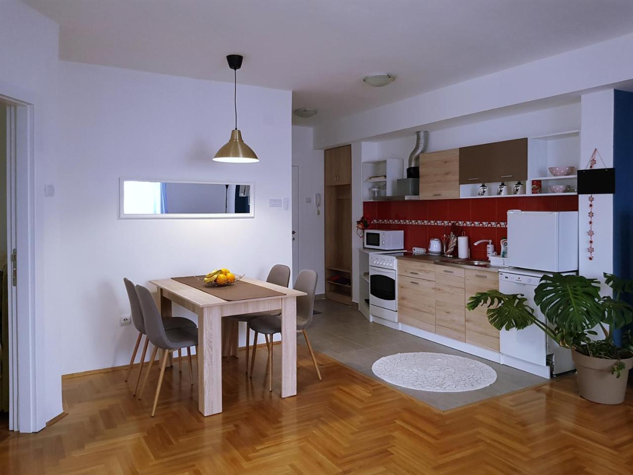 Konstantin Lux Apartment Subotica Bagian luar foto